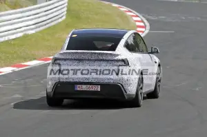 Tesla Model Y Performance - Foto spia 21-5-2025 - 10