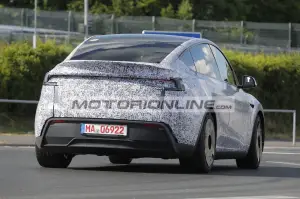 Tesla Model Y Performance - Foto spia 21-5-2025 - 14