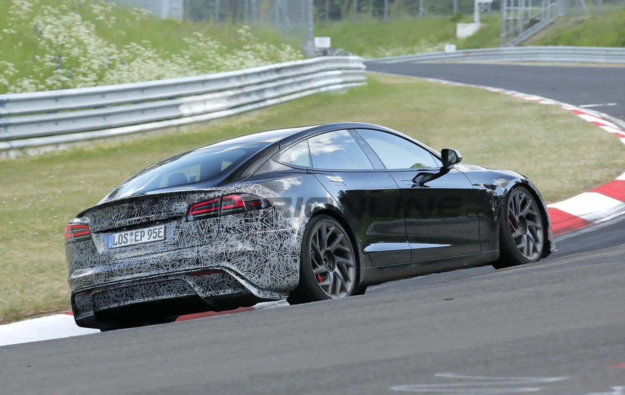 Tesla Model S Plaid 2026 - Foto spia 21-05-2025 - 10