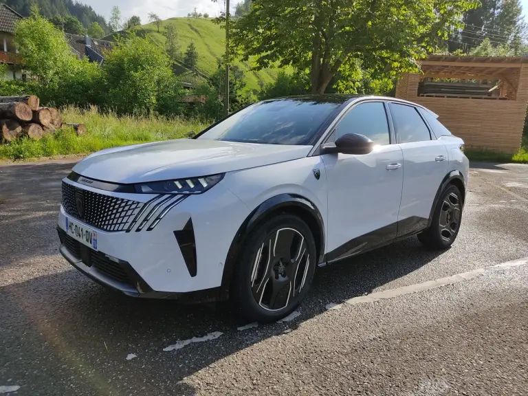 Peugeot e-3008 Dual Motor - Prova Foresta Nera - 5