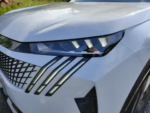Peugeot e-3008 Dual Motor - Prova Foresta Nera