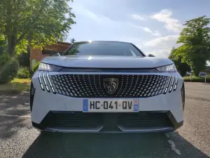 Peugeot e-3008 Dual Motor - Prova Foresta Nera