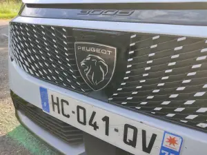 Peugeot e-3008 Dual Motor - Prova Foresta Nera