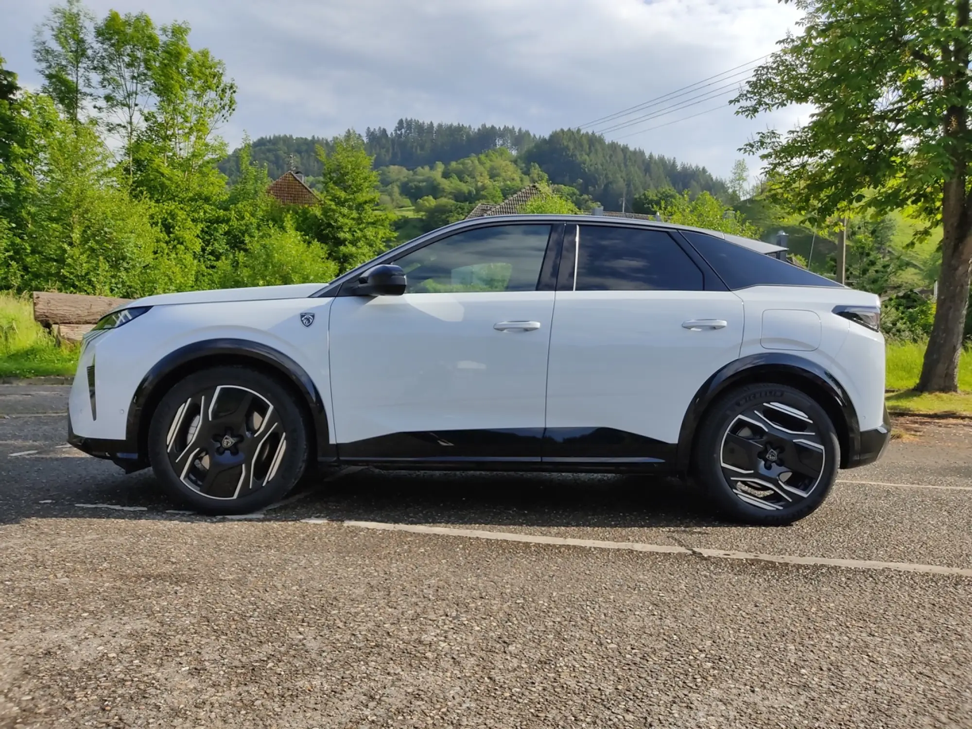 Peugeot e-3008 Dual Motor - Prova Foresta Nera - 6