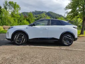 Peugeot e-3008 Dual Motor - Prova Foresta Nera