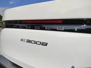 Peugeot e-3008 Dual Motor - Prova Foresta Nera