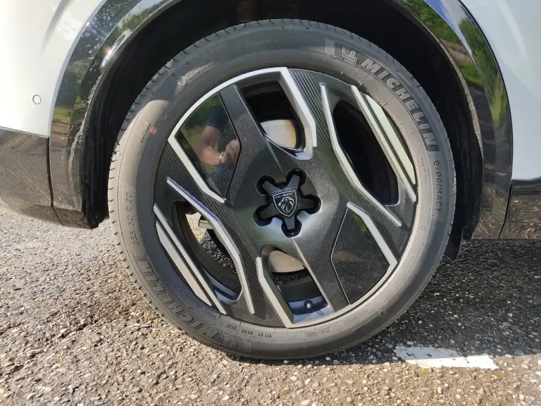 Peugeot e-3008 Dual Motor - Prova Foresta Nera - 13