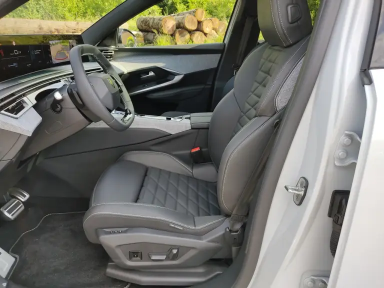 Peugeot e-3008 Dual Motor - Prova Foresta Nera - 17