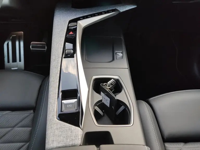 Peugeot e-3008 Dual Motor - Prova Foresta Nera - 23