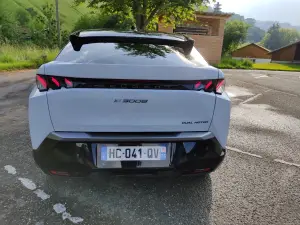 Peugeot e-3008 Dual Motor - Prova Foresta Nera