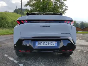 Peugeot e-3008 Dual Motor - Prova Foresta Nera