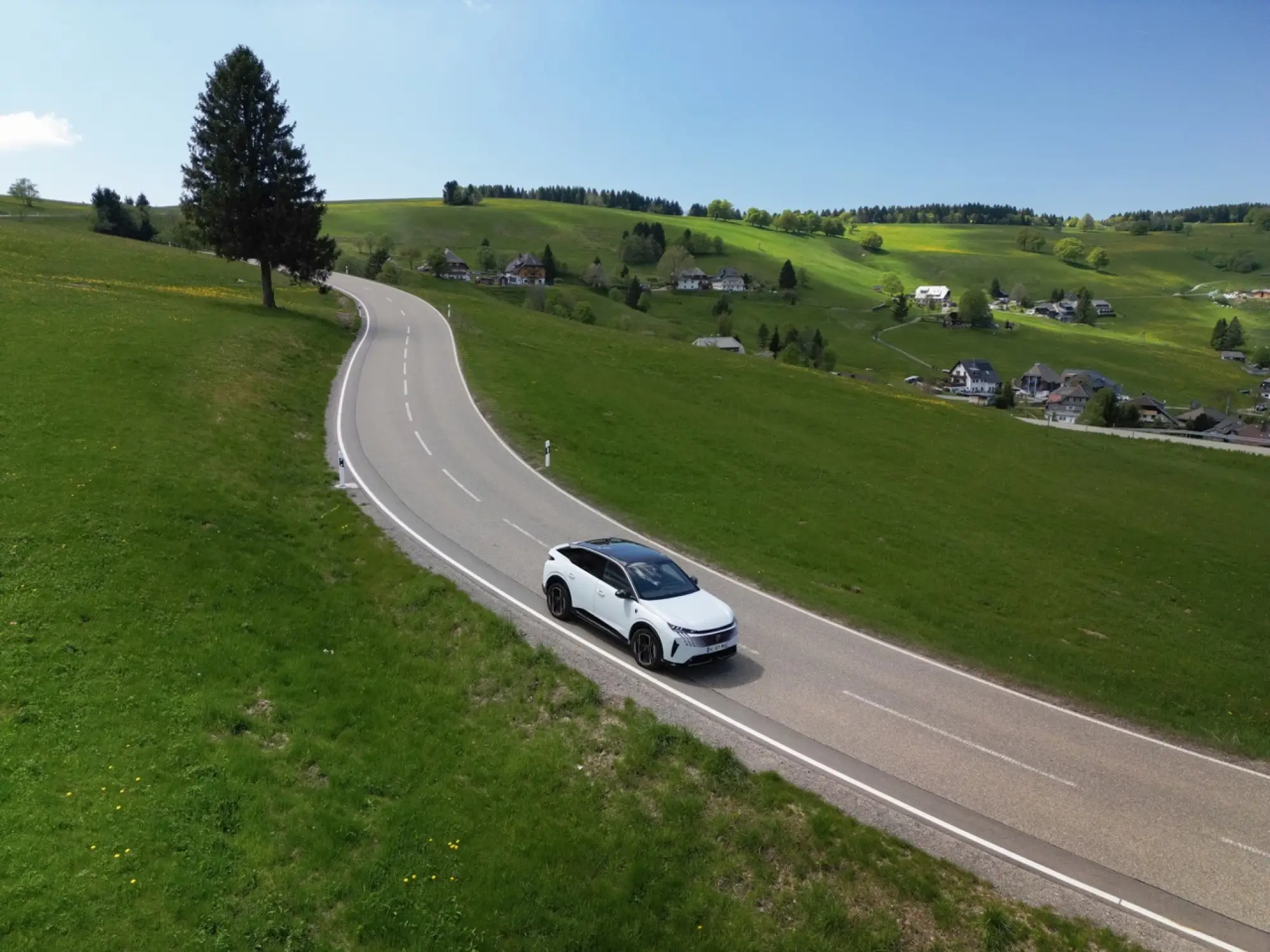 Peugeot e-3008 Dual Motor - Prova Foresta Nera - 32