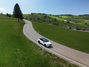 Peugeot e-3008 Dual Motor - Prova Foresta Nera