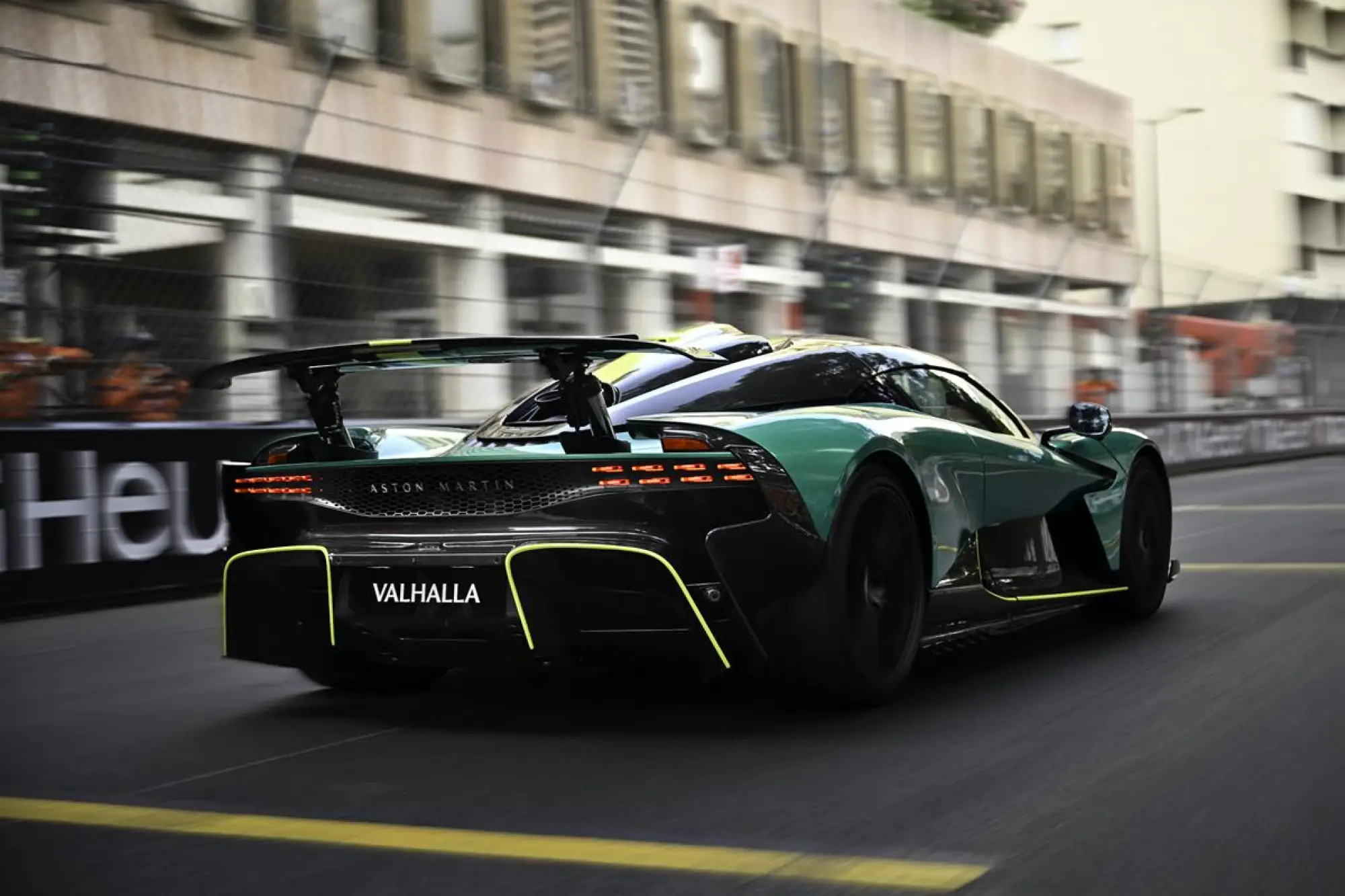 Aston Martin Valhalla - Debutto dinamico - 2