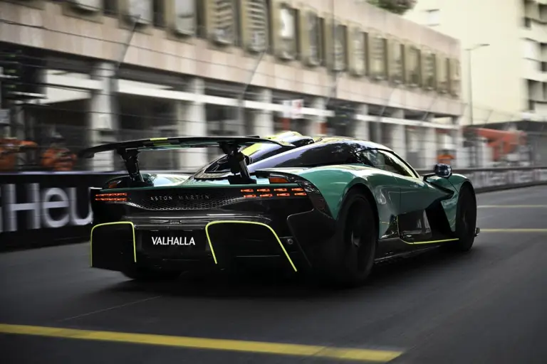 Aston Martin Valhalla - Debutto dinamico - 2