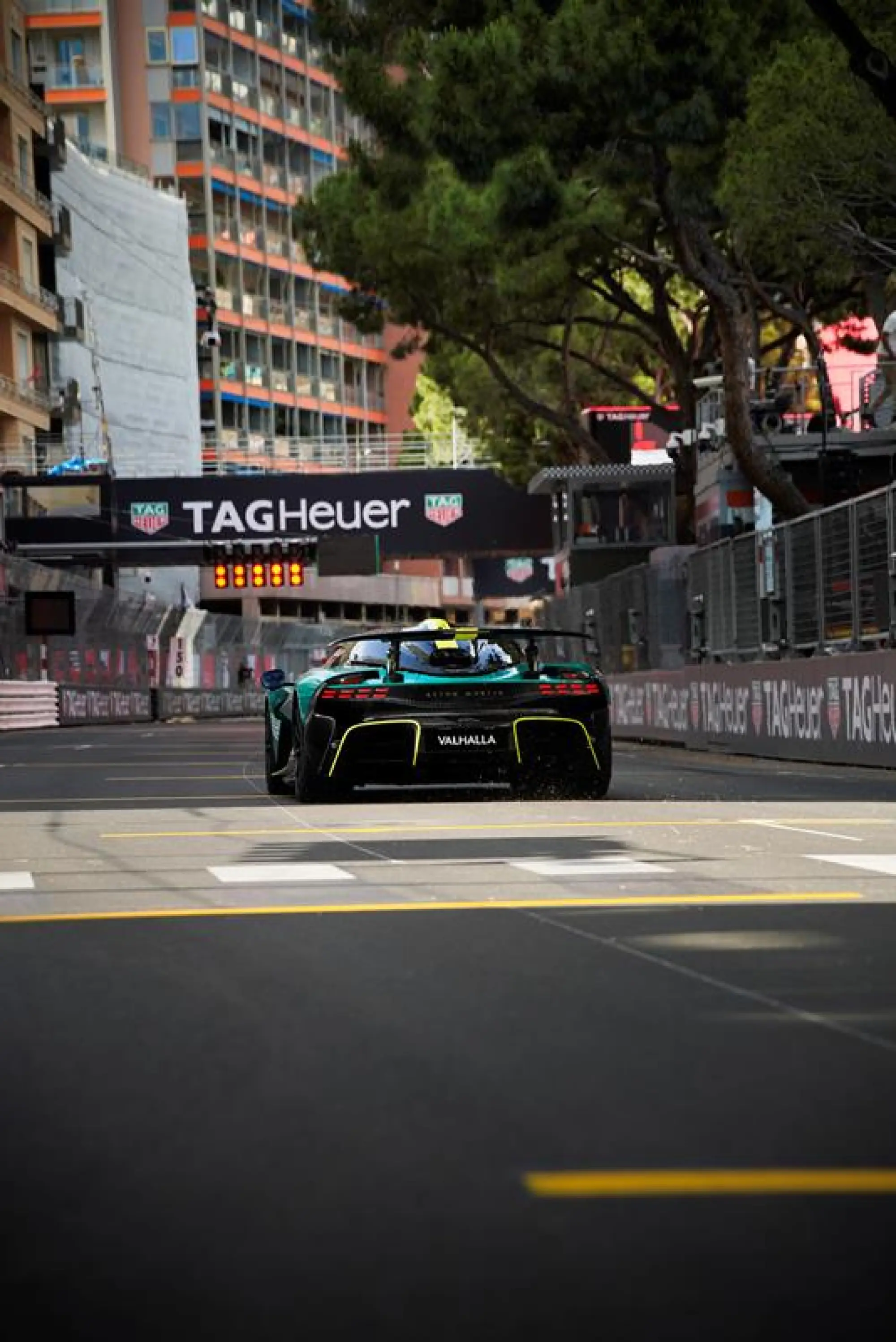 Aston Martin Valhalla - Debutto dinamico - 7