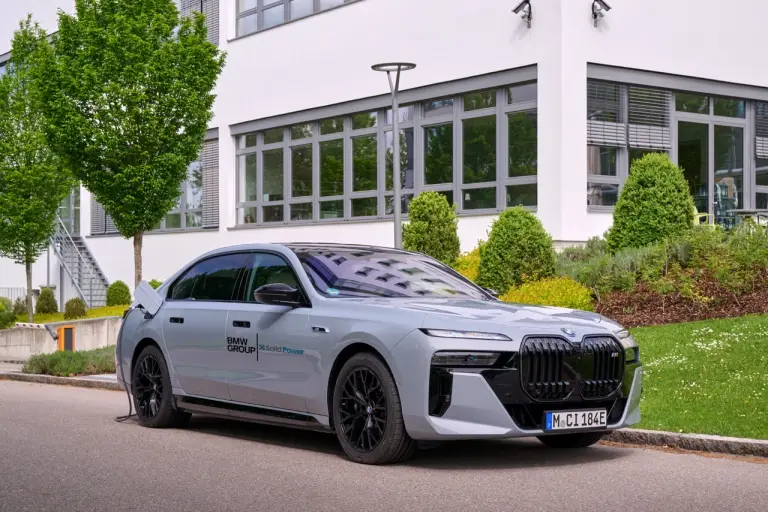 BMW i7 - Batterie stato solido - 8