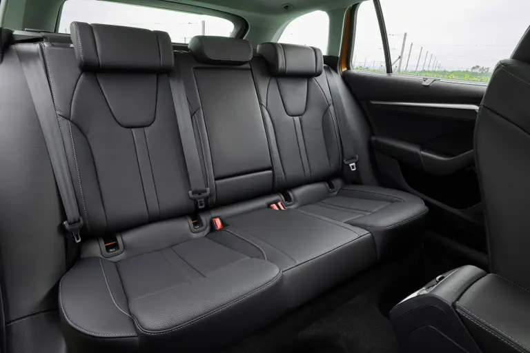 Skoda Octavia Wagon 2025: prezzo, foto, dimensioni, allestimenti - 1