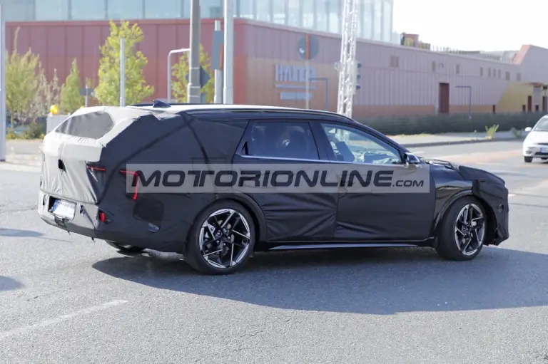 Kia Ceed SW - Foto spia 27-5-2025 - 6