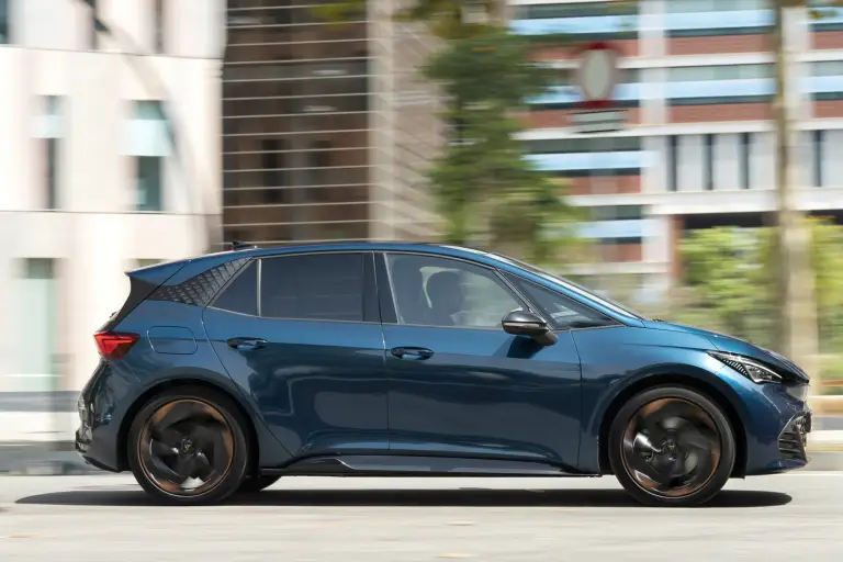 Cupra Born 2025: foto, prezzo, dimensioni e allestimenti - 5