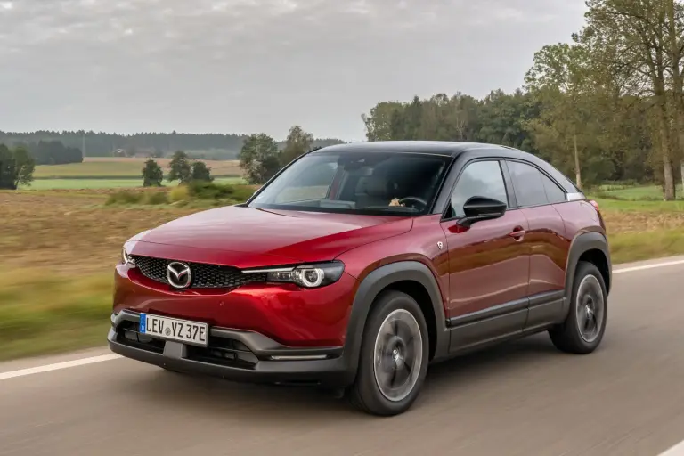 Mazda MX-30 2025: prezzo, foto, dimensioni e allestimenti - 8