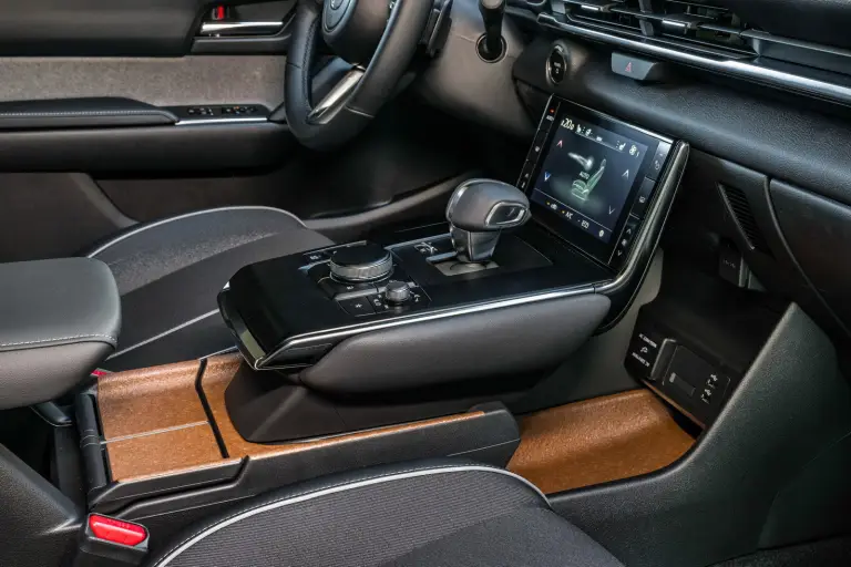 Mazda MX-30 2025: prezzo, foto, dimensioni e allestimenti - 5