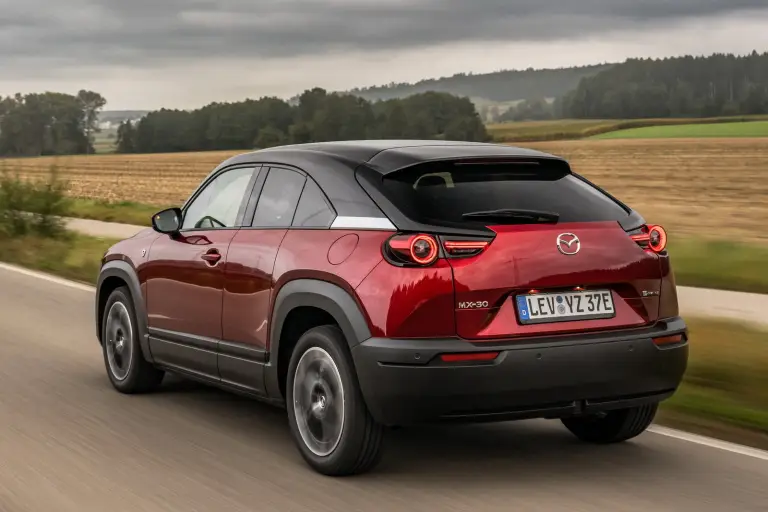 Mazda MX-30 2025: prezzo, foto, dimensioni e allestimenti - 7