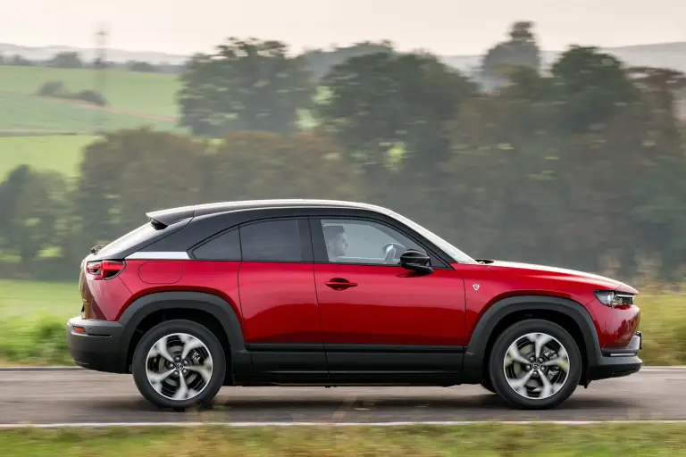 Mazda MX-30 2025: prezzo, foto, dimensioni e allestimenti - 6