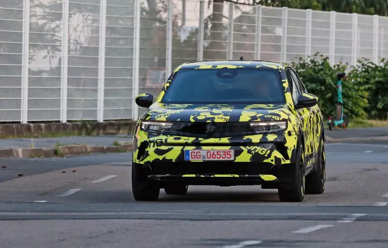 Opel Mokka GSE - Foto spia 04-06-2025 - 1