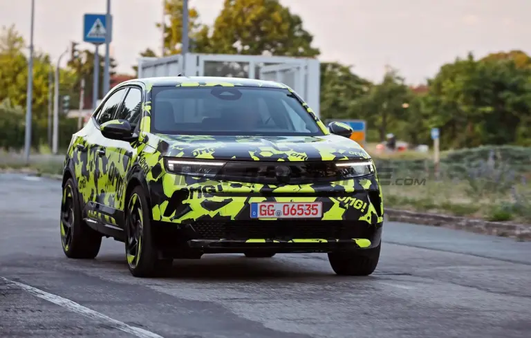 Opel Mokka GSE - Foto spia 04-06-2025 - 15