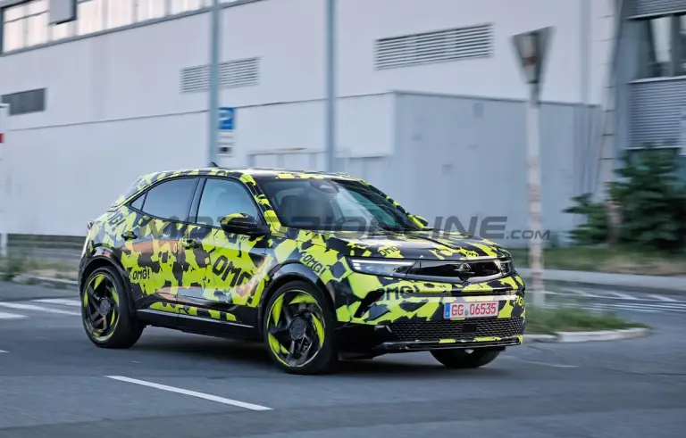 Opel Mokka GSE - Foto spia 04-06-2025 - 17