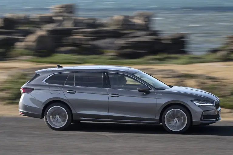Skoda Superb Wagon 2025: prezzo, foto, dimensioni, allestimenti - 5