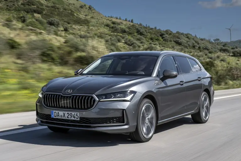 Skoda Superb Wagon 2025: prezzo, foto, dimensioni, allestimenti - 3