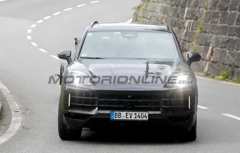 Porsche Cayenne 2026 - Foto spia 04-06-2025 - 1