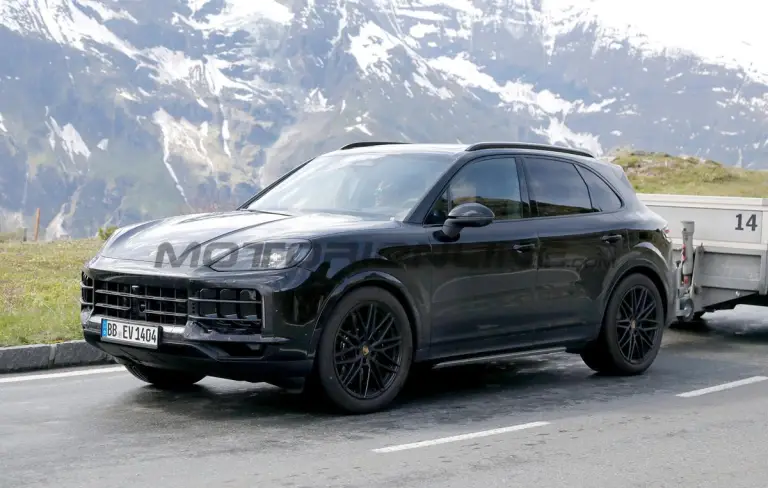 Porsche Cayenne 2026 - Foto spia 04-06-2025 - 11