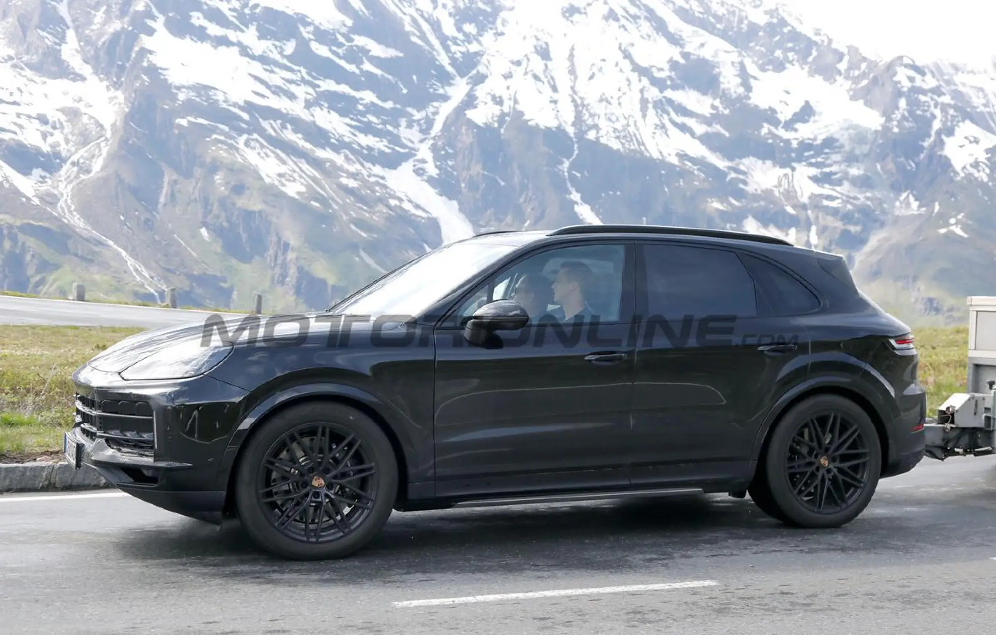Porsche Cayenne 2026 - Foto spia 04-06-2025 - 14