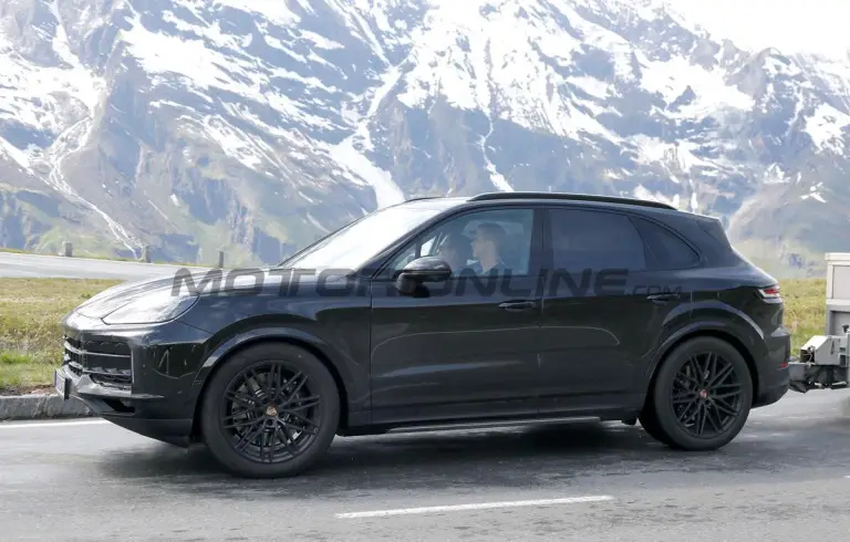 Porsche Cayenne 2026 - Foto spia 04-06-2025 - 14