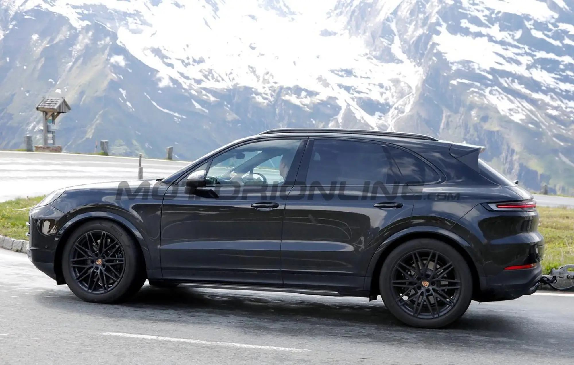 Porsche Cayenne 2026 - Foto spia 04-06-2025 - 12