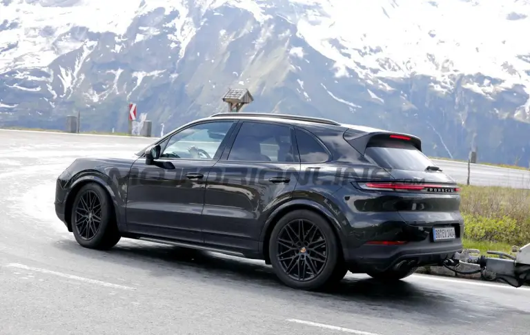 Porsche Cayenne 2026 - Foto spia 04-06-2025 - 17