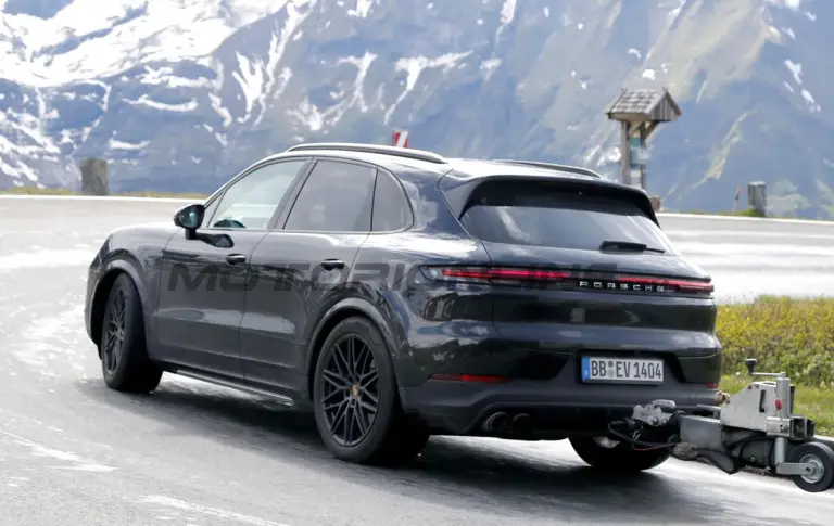 Porsche Cayenne 2026 - Foto spia 04-06-2025 - 16