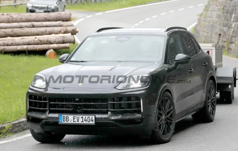 Porsche Cayenne 2026 - Foto spia 04-06-2025 - 4