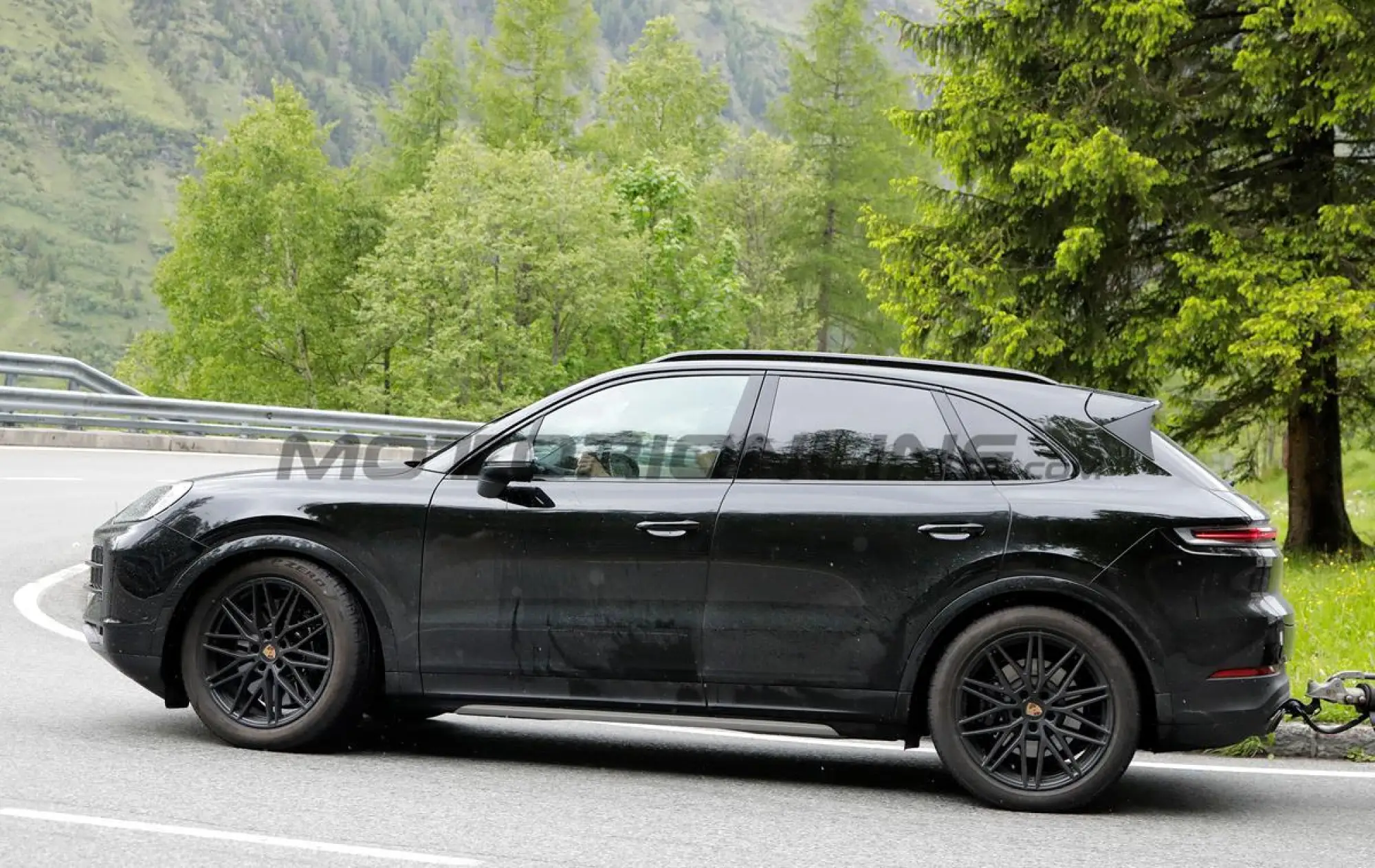 Porsche Cayenne 2026 - Foto spia 04-06-2025 - 5