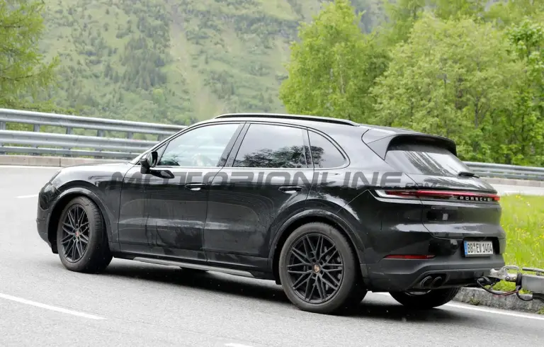 Porsche Cayenne 2026 - Foto spia 04-06-2025 - 6