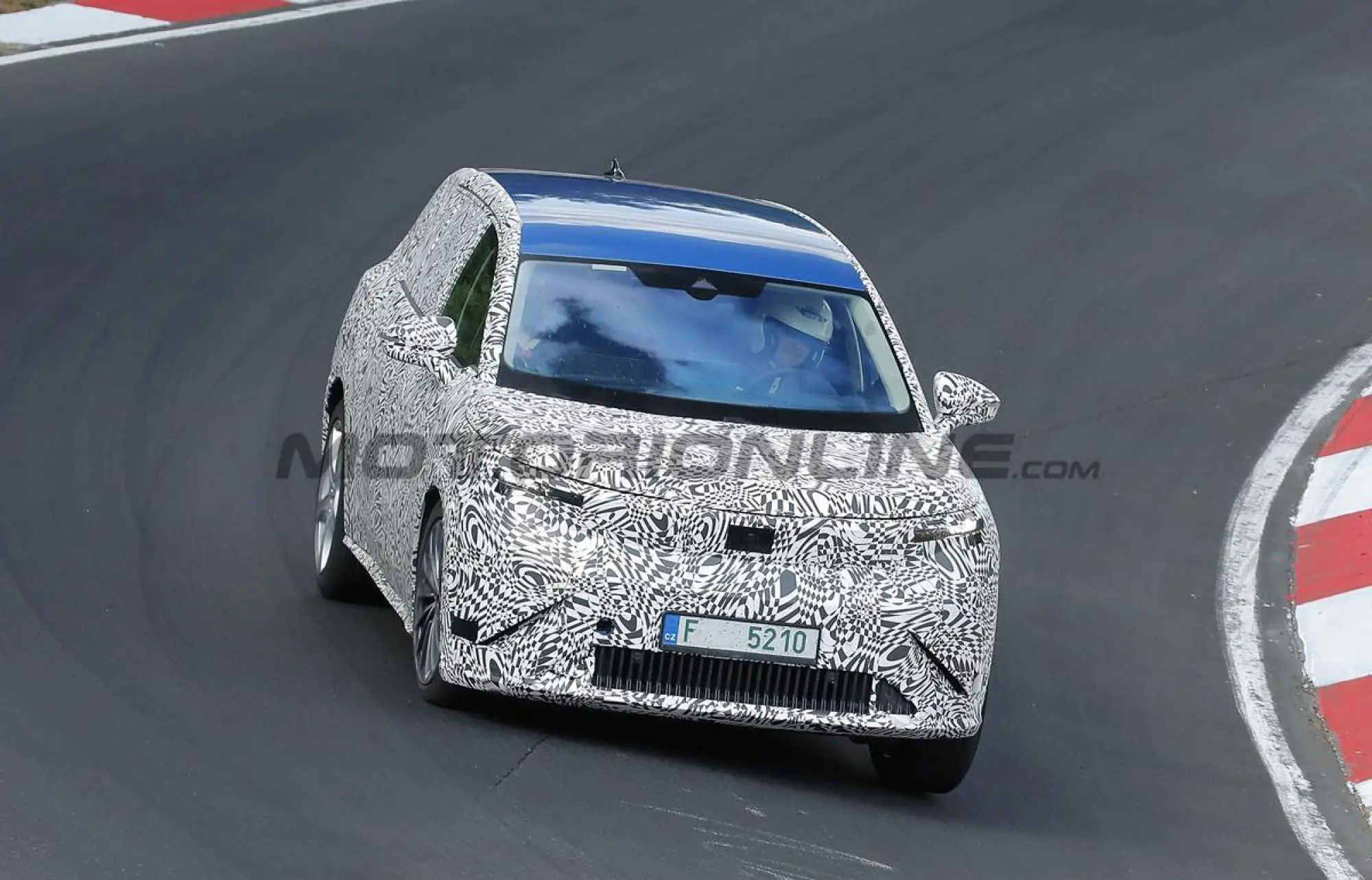 Skoda SUV 7 posti - Foto spia 05-06-2025 - 1