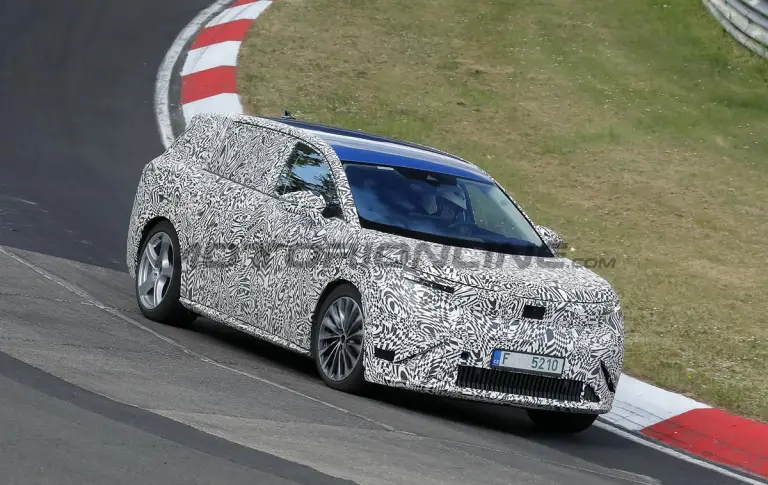 Skoda SUV 7 posti - Foto spia 05-06-2025 - 4
