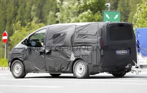 Hyundai Staria 2026 - Foto spia 05-06-2025 - 12