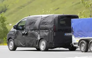 Hyundai Staria 2026 - Foto spia 05-06-2025 - 10