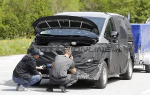 Hyundai Staria 2026 - Foto spia 05-06-2025 - 16