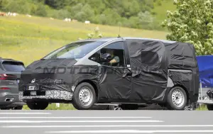 Hyundai Staria 2026 - Foto spia 05-06-2025 - 2