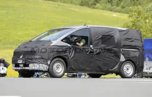 Hyundai Staria 2026 - Foto spia 05-06-2025 - 8